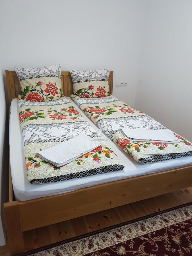 Camere De Inchiriat Floarea Reginei วีเชวเดสซุส ภายนอก รูปภาพ